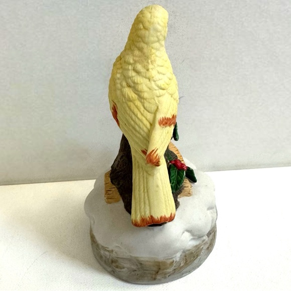 Vtg Flambro Porcelain Yellow Canary Bird Music Box Christmas Holiday Snow Holly - Picture 4 of 9